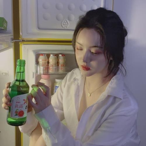 女生喝酒丧系颓废头像合集 27张任你选