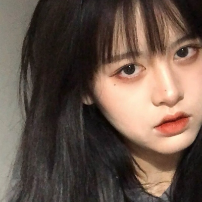 热门微丧风真人女生头像，8张质感图分享