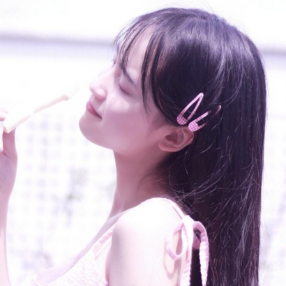 35张简约干净大气的女生微信头像合集