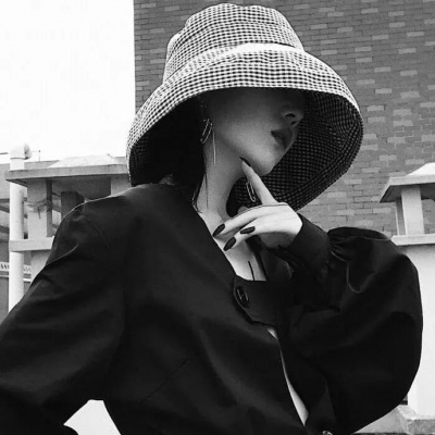 霸气冷艳黑色系真人女生头像 9张合集来啦