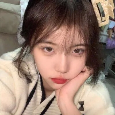 女生微信高清头像合集来啦！共11张最新款女生微信头像高清图片，同时提供大图、小图、方图、圆图多种查看模式，方便用户挑选适配的头像素材。