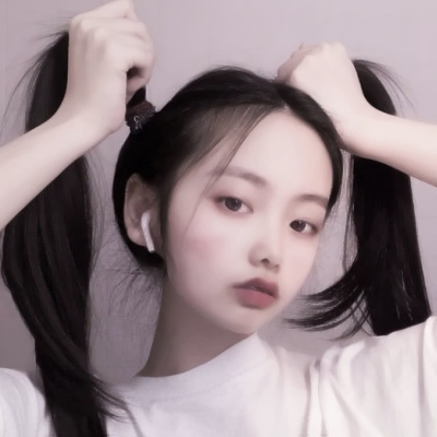 14张真人可爱萝莉女生玩网头像合集