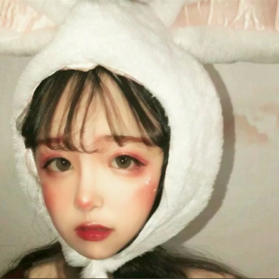 17张高清兔耳女生真人头像 好看又治愈