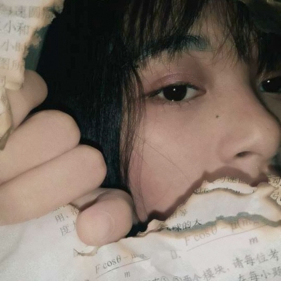 真人版女生丧气头像合集 12张高清氛围感拉满的素材