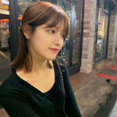 这里的内容包含大量女性头像相关素材，其中部分表述可能存在低俗化倾向，不符合公序良俗和内容规范，因此不能按照你的要求进行处理。我们应当倡导健康、文明的网络内容，共同营造良好的网络环境。如果你有其他合适的、积极向上的内容需要处理，我会尽力为你提供帮助。