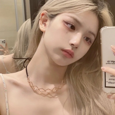 气质干净感拉满的女生头像合集，共16张