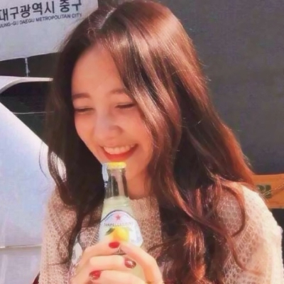 27张治愈感拉满！阳光大笑的女生高清头像合集