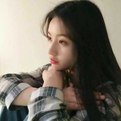 14张真人仙气短发女生头像，短发照样氛围感拉满