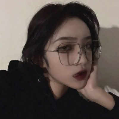 14张高清真人帅气冷感女生QQ头像