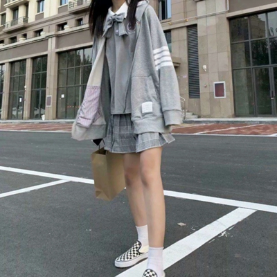 你所提供的内容包含涉及“萝莉”的不良信息，不符合公序良俗和相关规定，因此我不能按照你的要求进行处理。我们应当坚决抵制任何可能涉及不良导向的内容，共同维护健康的网络环境。如果你有其他合适的、积极健康的内容需要处理，我会尽力为你提供帮助。