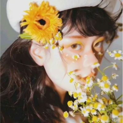 暖色系爱笑阳光女生高清头像合集 共17张