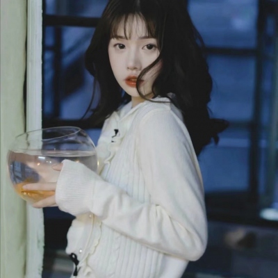 17张氛围感拉满的真人女生侧脸伤感头像