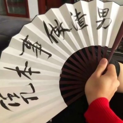 女生霸气社会QQ头像！19张高清拽酷女生头像合集