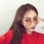 12张高清红色衣服女生头像 时尚氛围感拉满