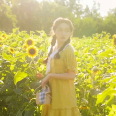 暖色系爱笑阳光女生高清头像合集 共17张