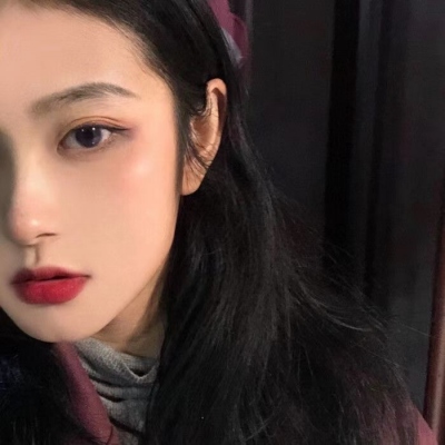 高清酷飒女生头像合集 共20张