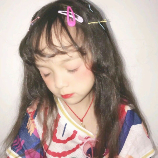 16张可爱小女孩闺蜜头像 高清好看的女生头像素材合集