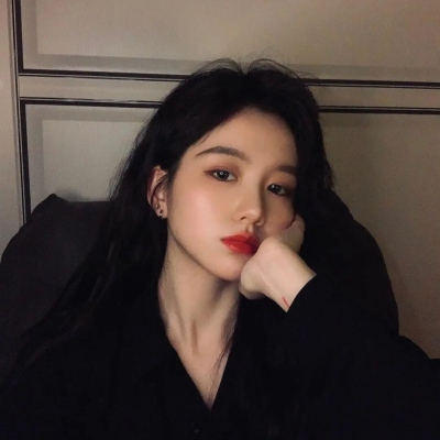 6张清冷感拉满的高冷女神真人微信头像