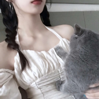 露锁骨穿吊带的不露脸女头 28张性感锁骨露肩女生头像