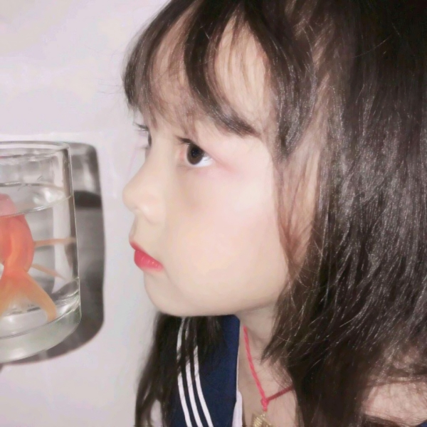 16张可爱小女孩闺蜜头像 高清好看的女生头像素材合集