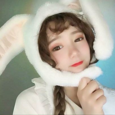 17张高清兔耳女生真人头像 好看又治愈