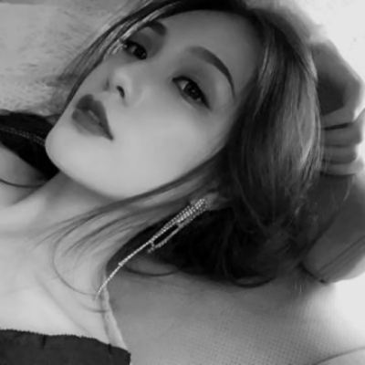 黑白丧系真人女生头像！12张高清酷飒丧感黑白图合集