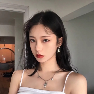 14张质感拉满的高清真人女生头像 快来收藏