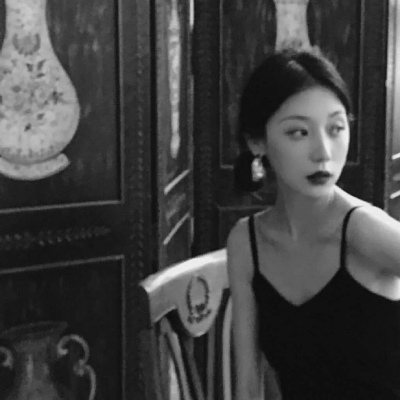 12张氛围感拉满的女生复古真人头像合集