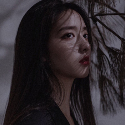 女生氛围感拉满的有涵养微信头像合集来啦（9张）