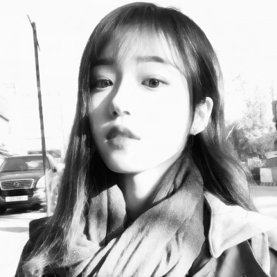 26张高清港风复古黑白女生头像，氛围感拉满