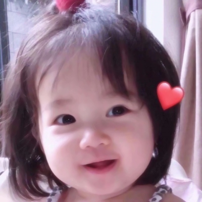 软萌小女孩头像合集 12张不同表情的可爱嘟嘴萌娃图