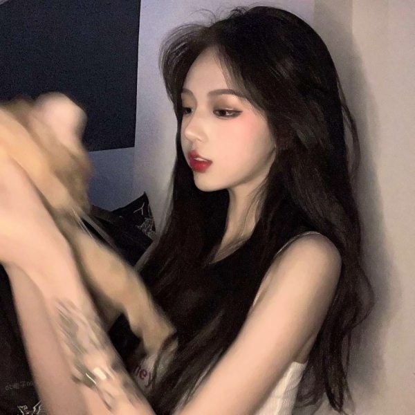 24张超清甜美系女生头像 网图素材分享