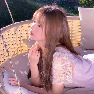 17张高级感女生小清新微信头像｜快来挑一张换起来