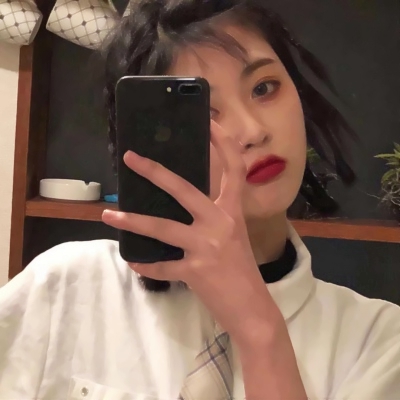 27张可爱真实的手机控女生头像合集