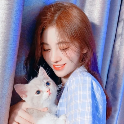 抖音热门女生网红头像 13张高清好看大图