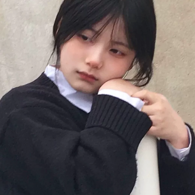 热门女生丧系头像合集 共15张