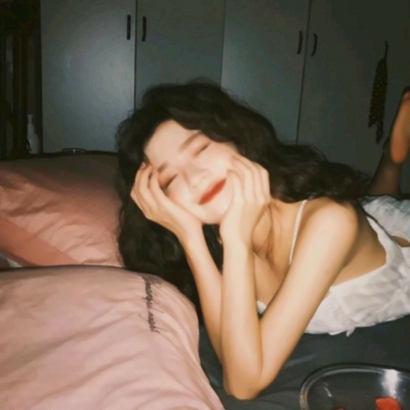 同一女生的高清头像合集！9张好看的成套女头像分享