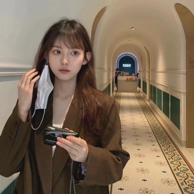 9张小众ins风真人女生头像，个性感拉满
