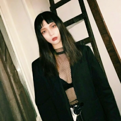 14张高清真人帅气冷感女生QQ头像