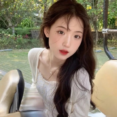 8张超有气质的文雅女生微信头像，直接存就用