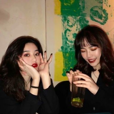 14张真人闺蜜双人头像！搞怪又霸气的女生头像合集