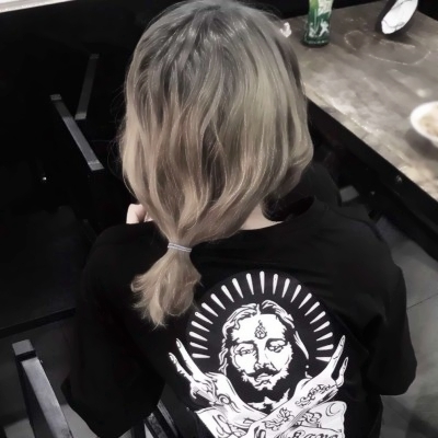 女生霸气社会QQ头像！19张高清拽酷女生头像合集