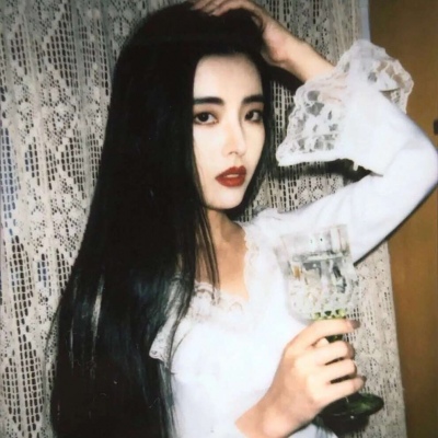 12张氛围感拉满的女生复古真人头像合集