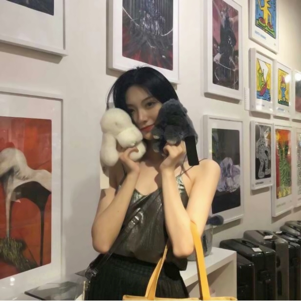 12张超好看个性女生头像 高清质感拉满