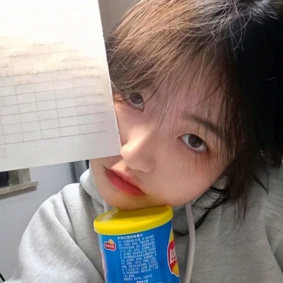 18张复古感真人女生QQ头像来了