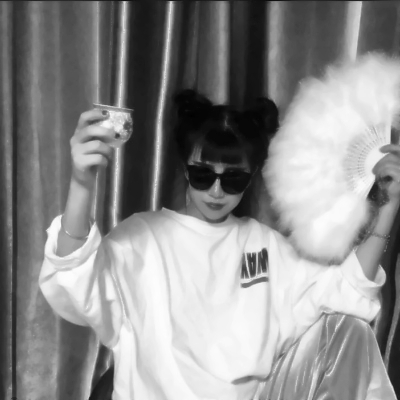 女生霸气社会QQ头像！19张高清拽酷女生头像合集