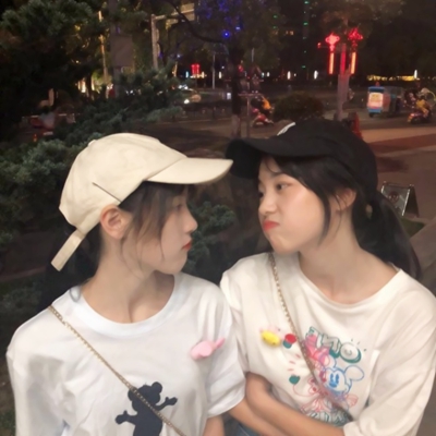 14张真人闺蜜双人头像！搞怪又霸气的女生头像合集
