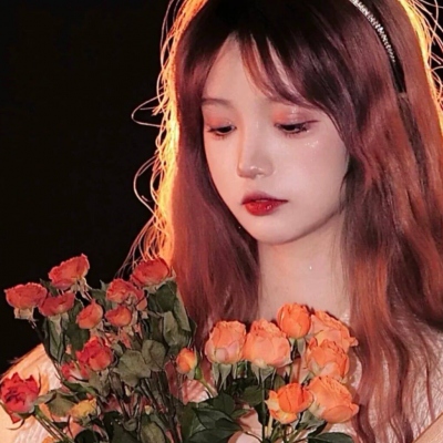 15张治愈感拉满的捧花女孩清新头像｜女生头像合集