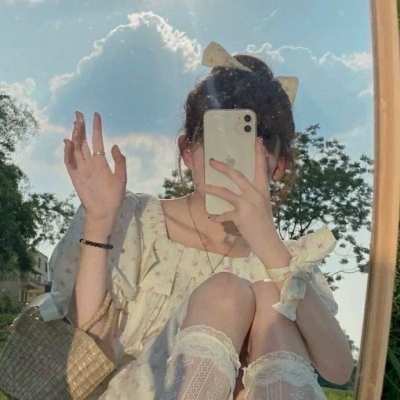 18张复古感真人女生QQ头像来了