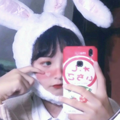 17张高清兔耳女生真人头像 好看又治愈